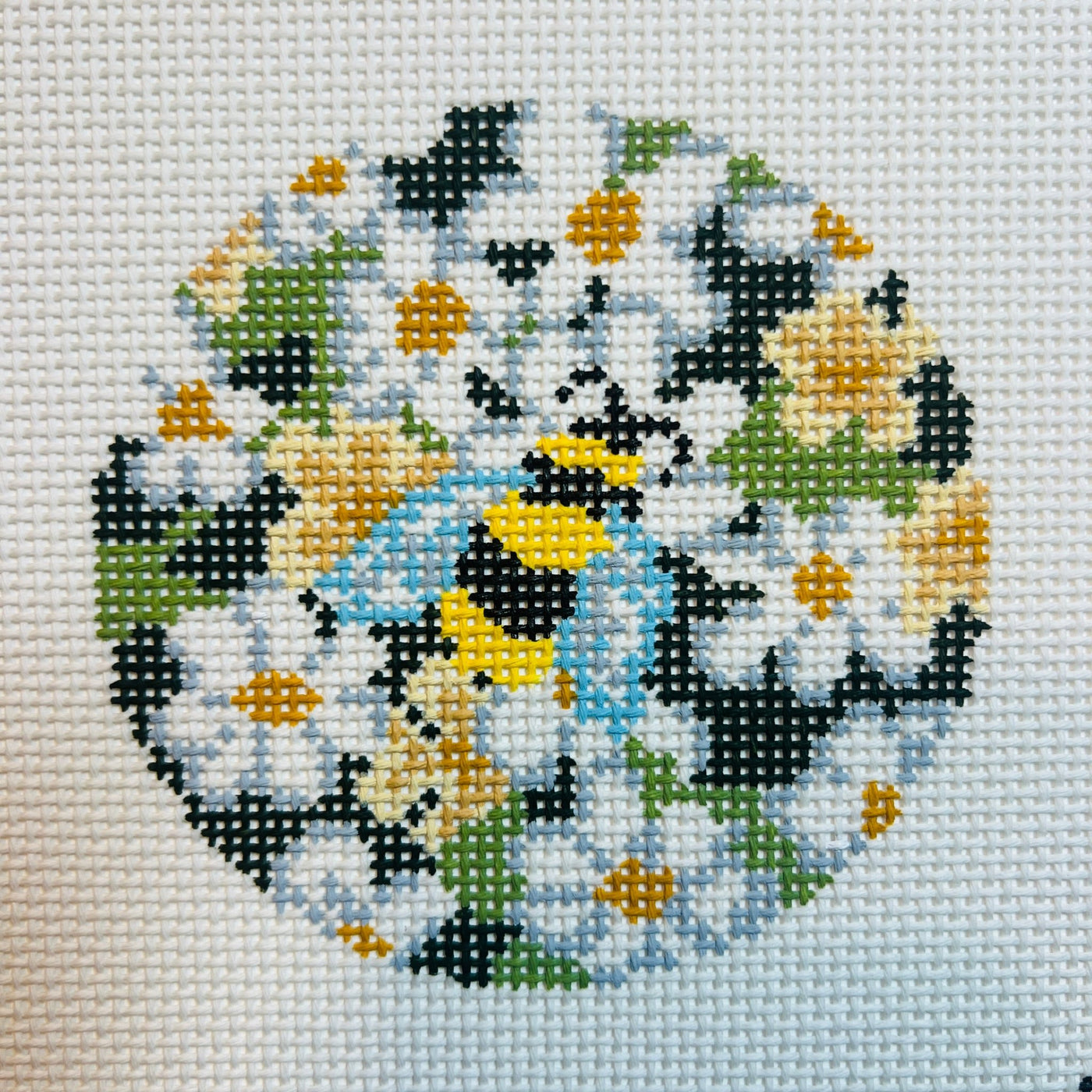 Garden Bee Round on 13 Mesh needlepoint canvas - Bargello Needlepoint